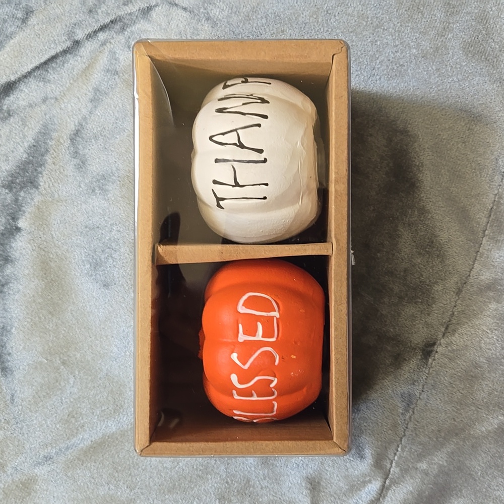 NIB Salt&pepper Shakers